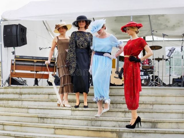 عودي إلى زمن الريترو وتألقي بإطلالات كلاسيكية أنيقة