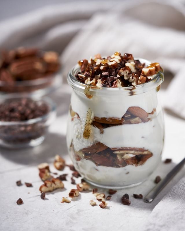 أساسيات رجيم التمر واللبن في رمضان كوب من اللبن والتمر