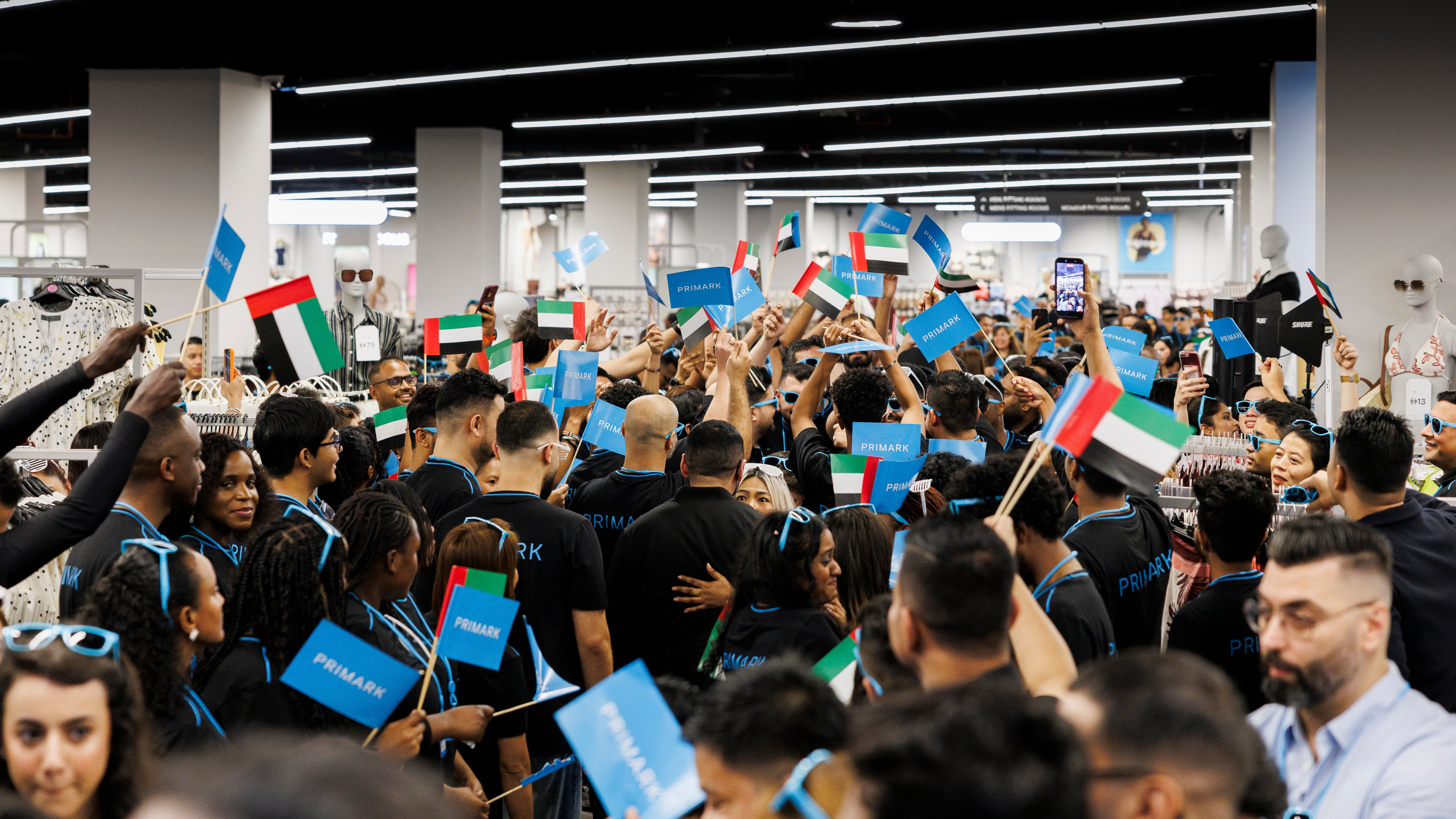 داخل متجر Primark في Dubai Mall