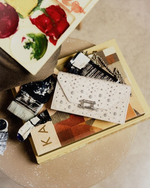 حقيبة من تصميم الأختين آية وموناز عبد الرؤوف