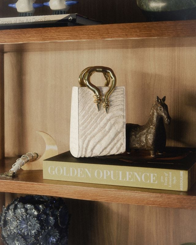 حقيبة من تصميم الأختين آية وموناز عبد الرؤوف