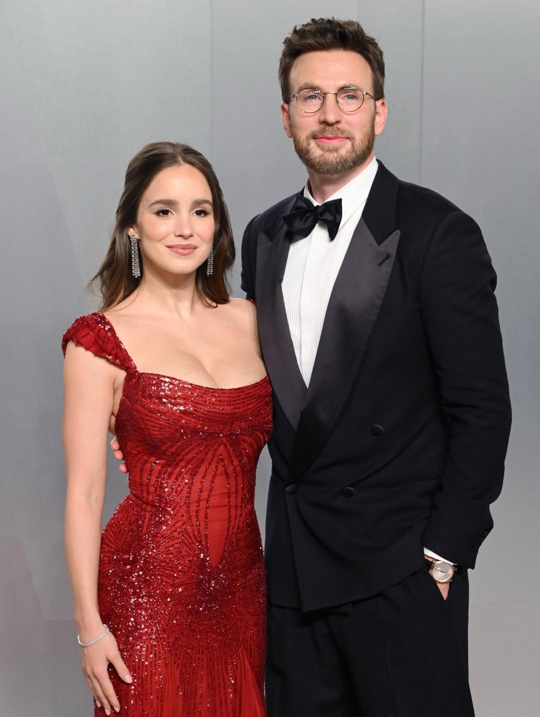 ألبا بابتيستا بفستان أحمر أرشيفي