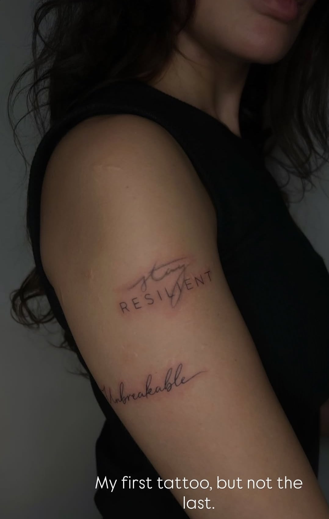 نادين نسيب نجيم تستعرض وشمها