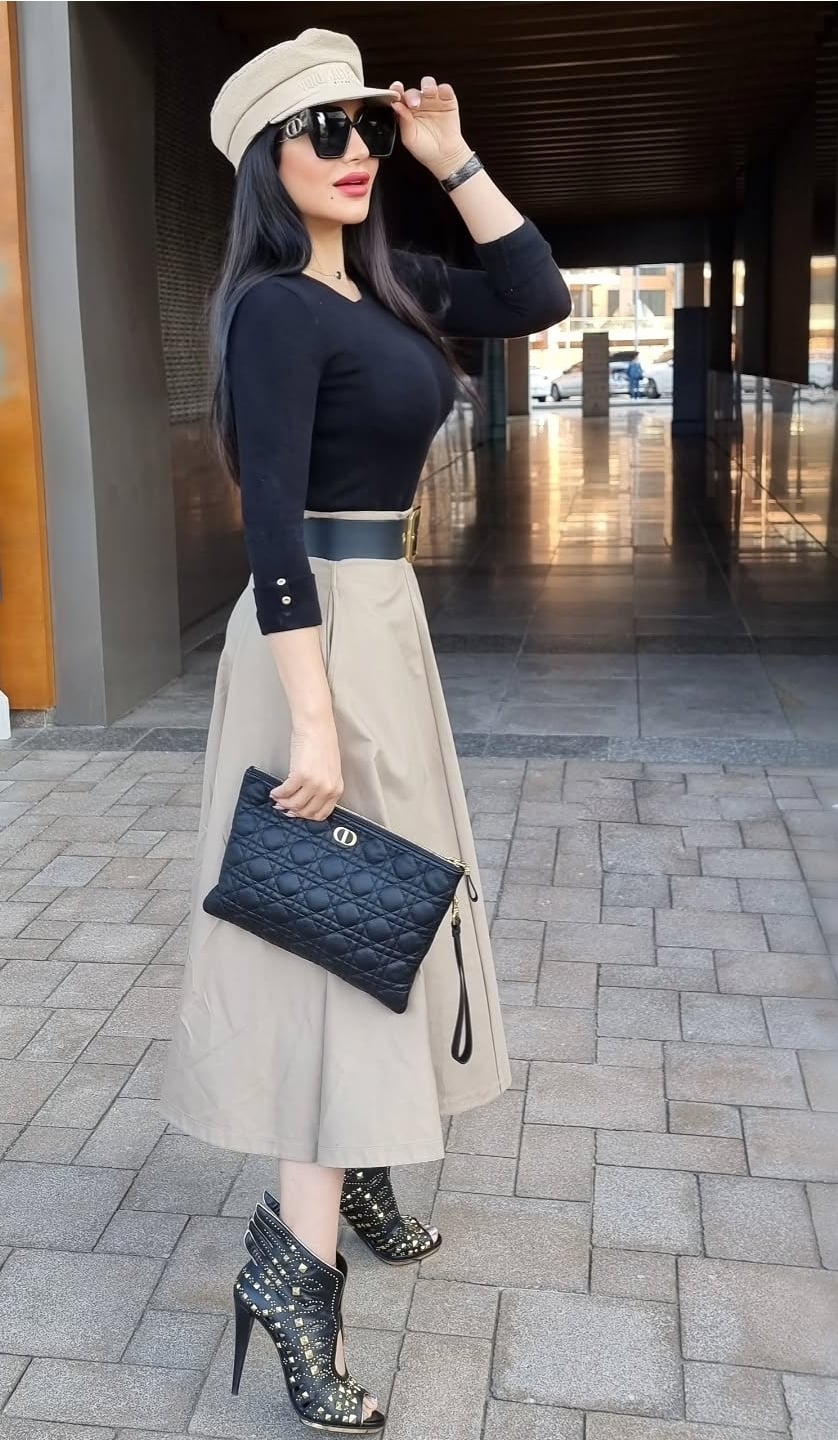 لجين من عشاق التنانير الطويلة