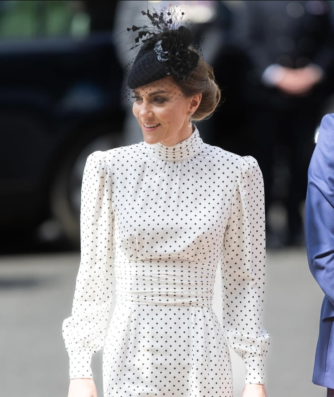 كيت ميدلتون بفستان أبيض أنيق