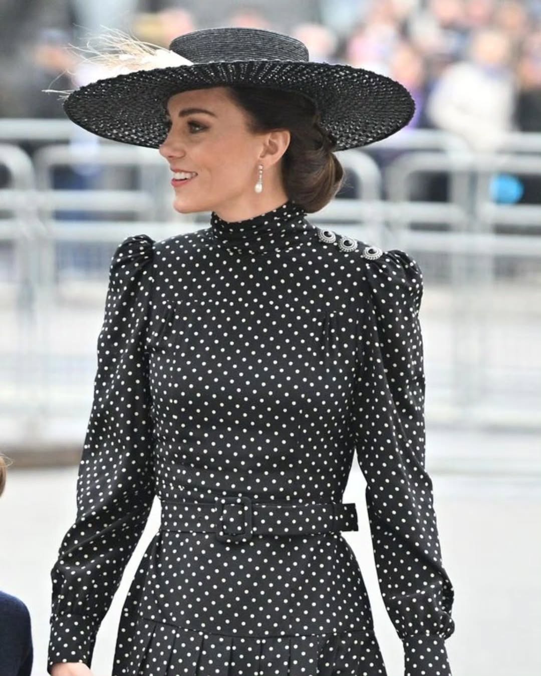 كيت ميدلتون بفستان أسود مميز