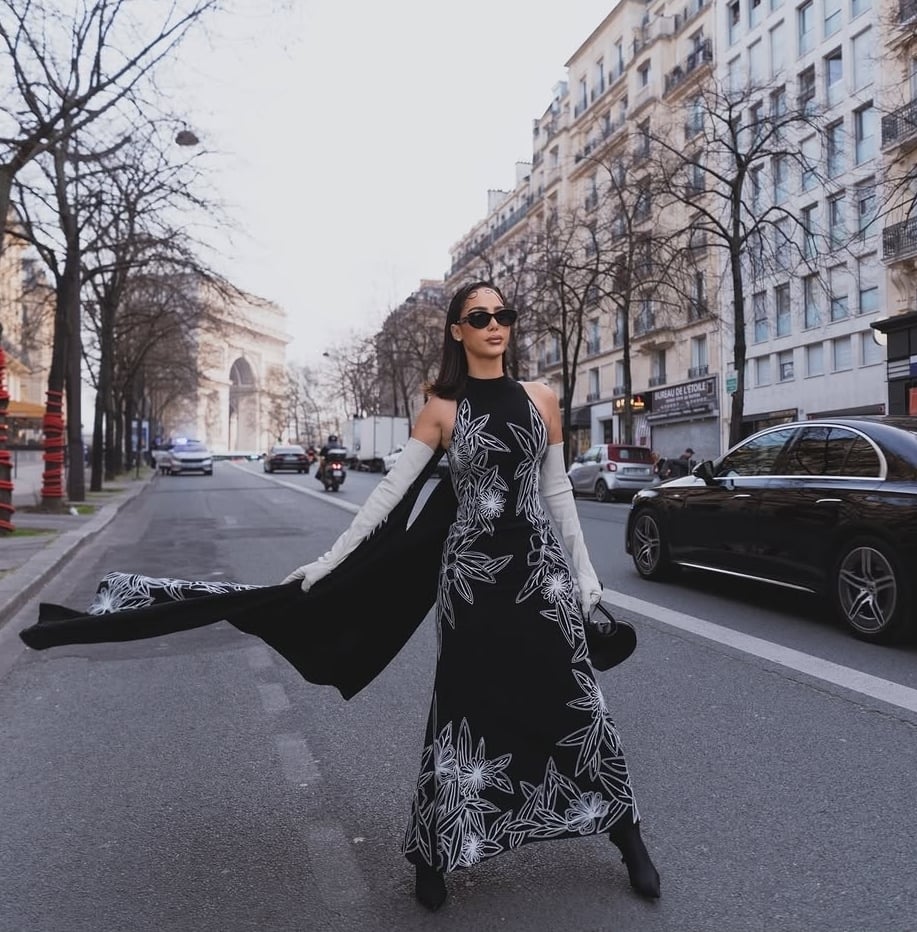 بسمة بفستان أسود بتطريزات مميزة