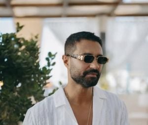 ملابس كريم فهمي في "وننسى اللي كان" تشعل مواقع التواصل الاجتماعي