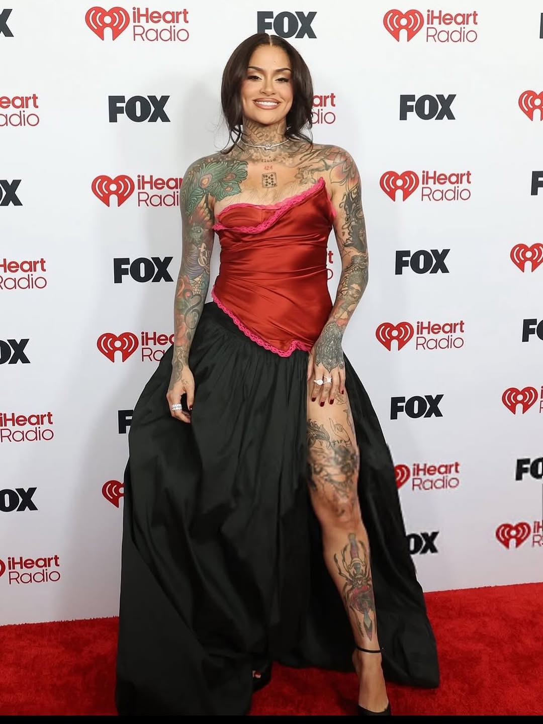 كيلاني بأربع إطلالات مختلفة حفل جوائز iHeartRadio 2026