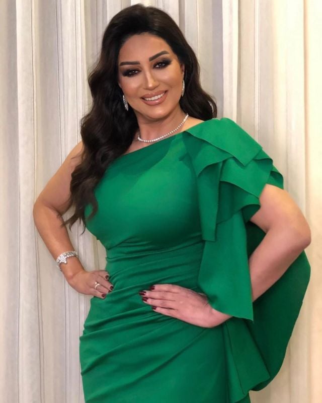 الفنانة وفاء عامر