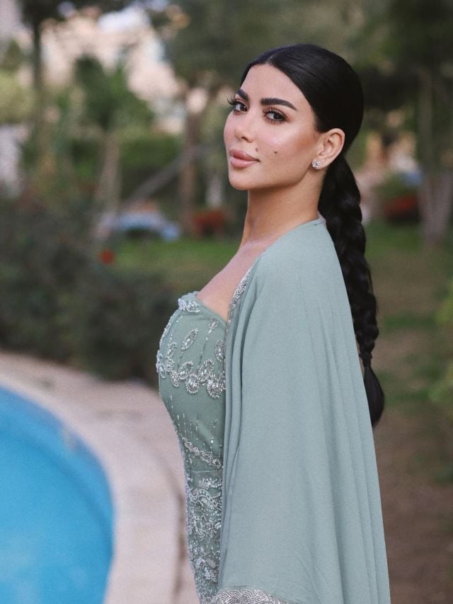 كارولين عزمي