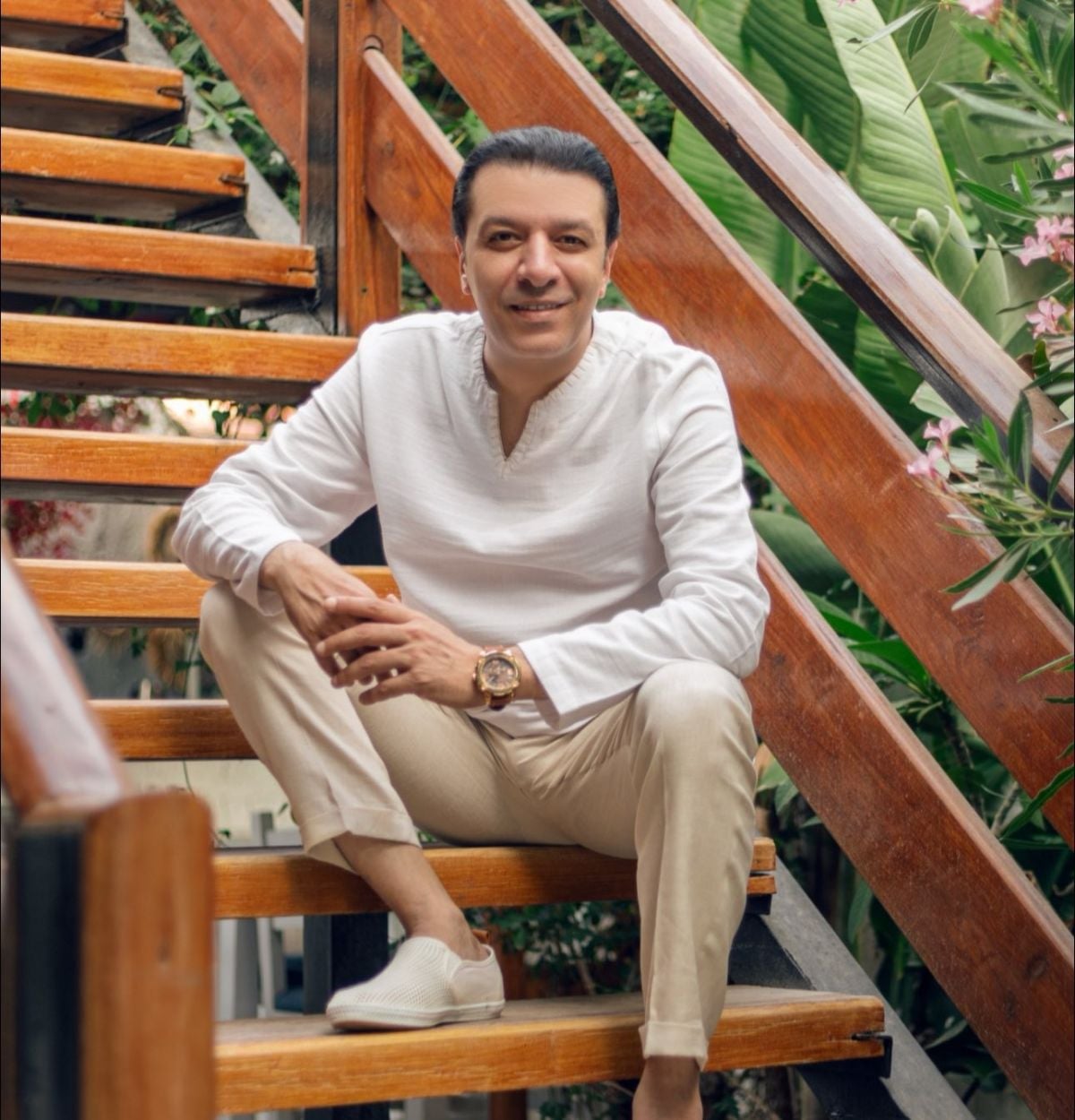 مصطفى كامل يتحدث عن غياب شيرين عبد الوهاب ومشكلته مع هيفاء وهبي (فيديو)