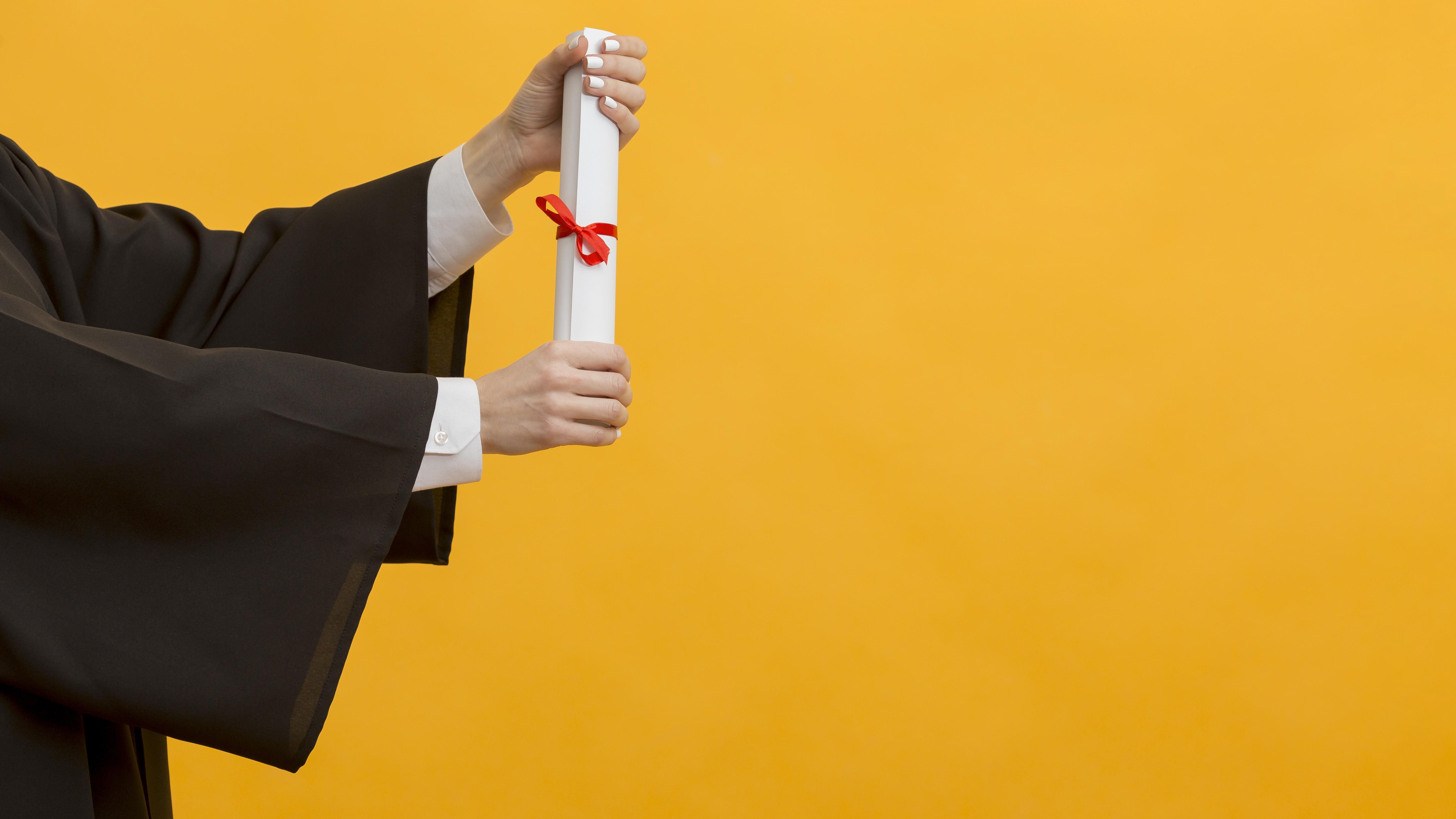 عبارات تهنئة بالتخرج من الجامعة