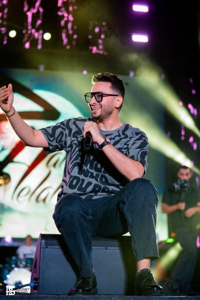 حمادة هلال يطلب الدعاء لهاني شاكر بالشفاء