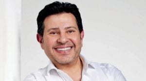 نقيب الموسيقيين: الشائعات حول حالة هاني شاكر تؤلم أسرته