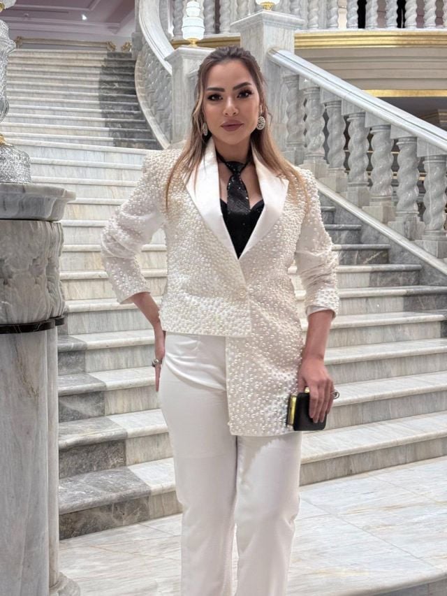 ألفت عمر الفنانة