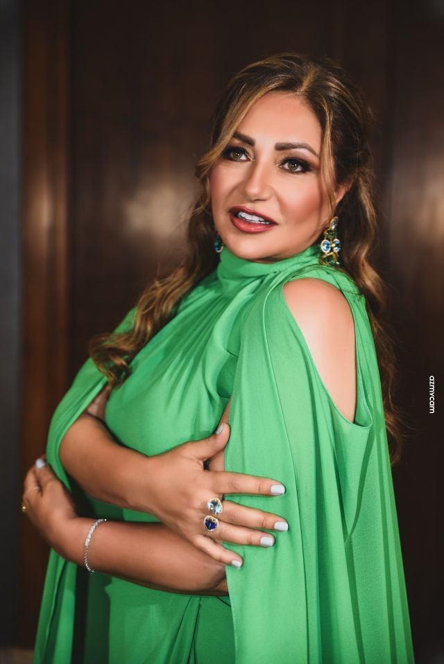 ليلى علوي تدعو لمي عز الدين بعد خضوعها لجراحة خطرة