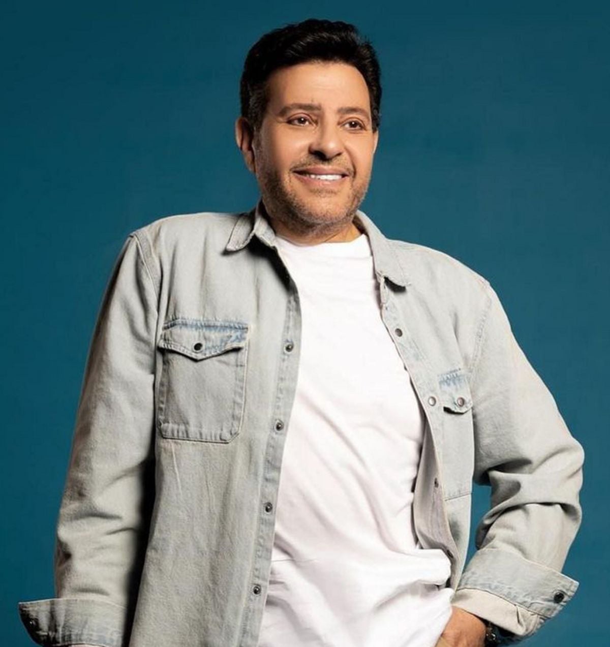 نقيب الموسيقيين: الشائعات حول حالة هاني شاكر تؤلم أسرته