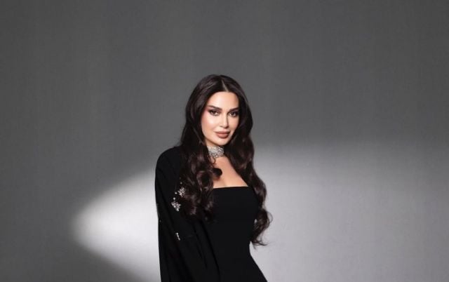 سيرين عبد النور تستعرض أناقتها بعباءة رمضانية أنيقة