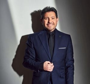 إعلامية شهيرة تكشف موعد خروج هاني شاكر من قسم الرعاية المركزة