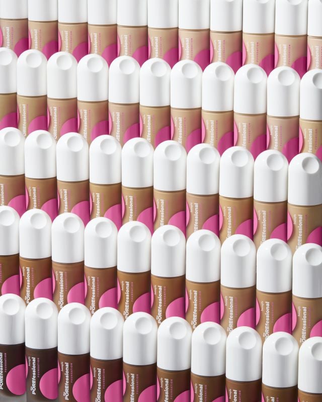 اكتشفي مجموعة كريم الأساس PoreFoundation من الفاتح إلى الغامق