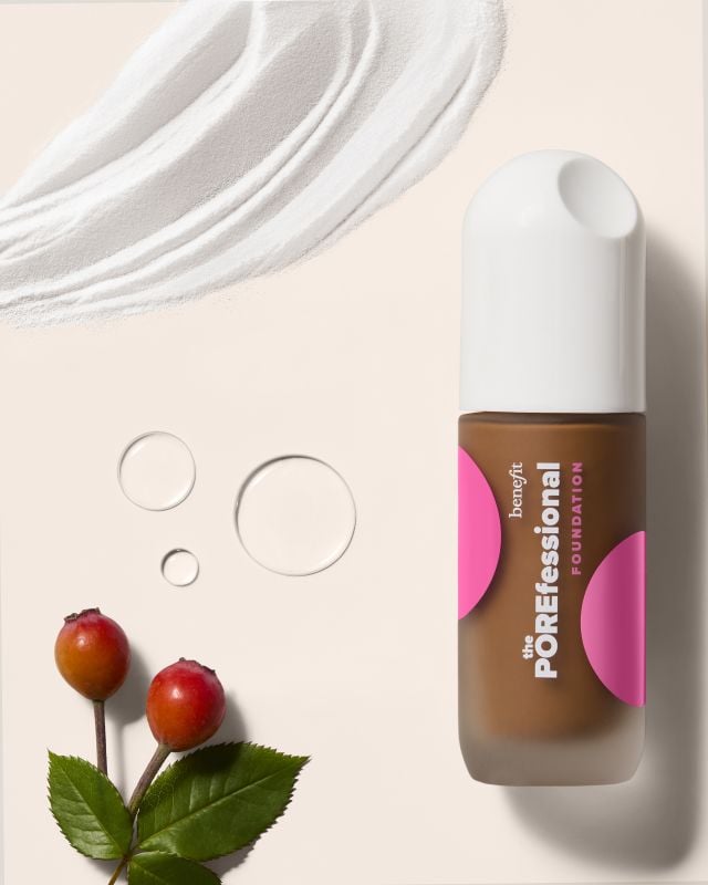 إشراقة طبيعية تدوم بفضل تركيبة كريم الأساس PoreFoundation المميزة من بنفت
