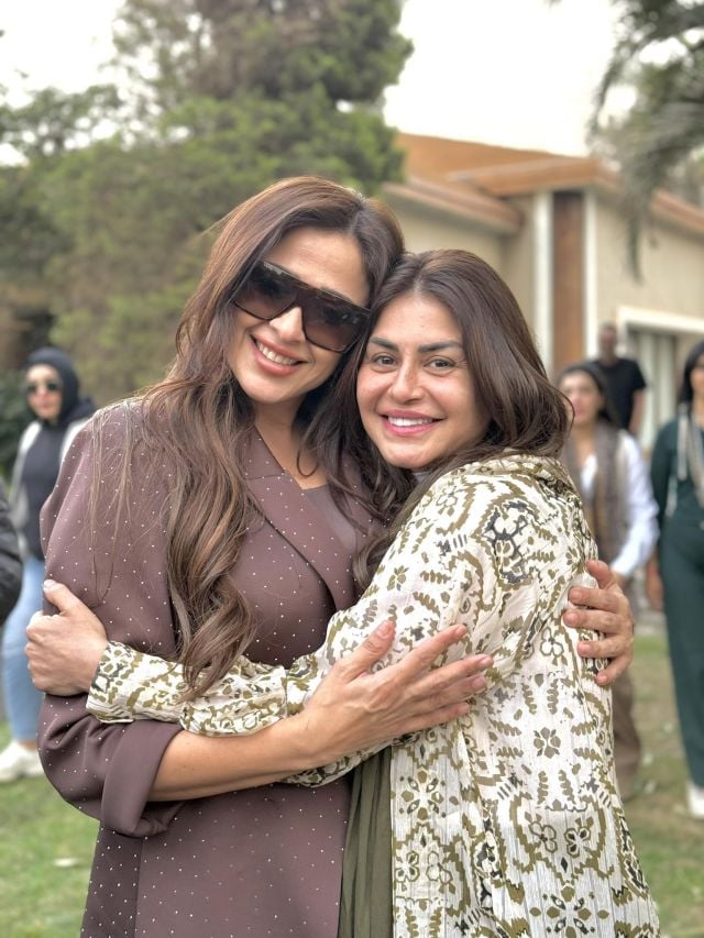 منة فضالي مع ياسمين عبد العزيز