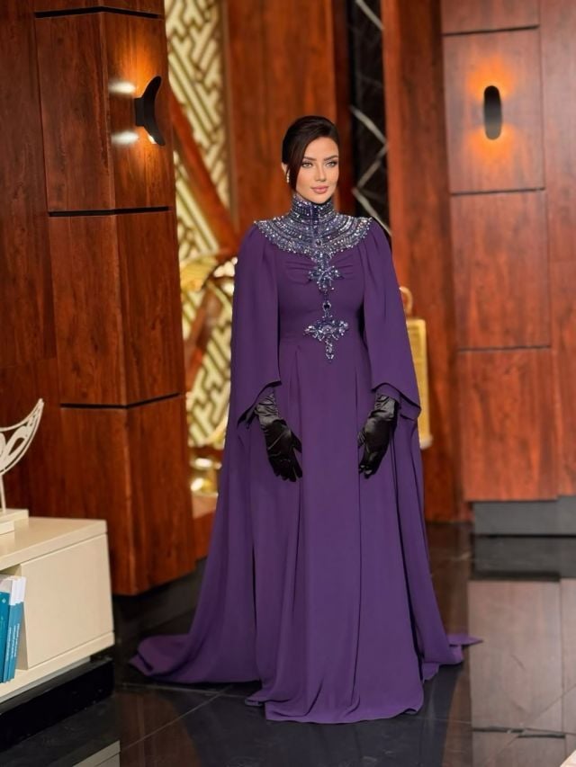 رضوى الشربيني بفستان بنفسجي فخم