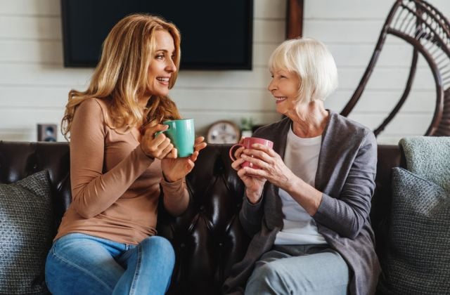 تفسير رؤية الميت في المنام يتكلم معك