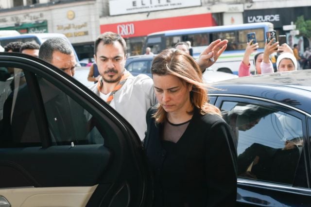 نور اللبنانية تتلقى عزاء زوجها يوسف أنطاكي (صور وفيديو)