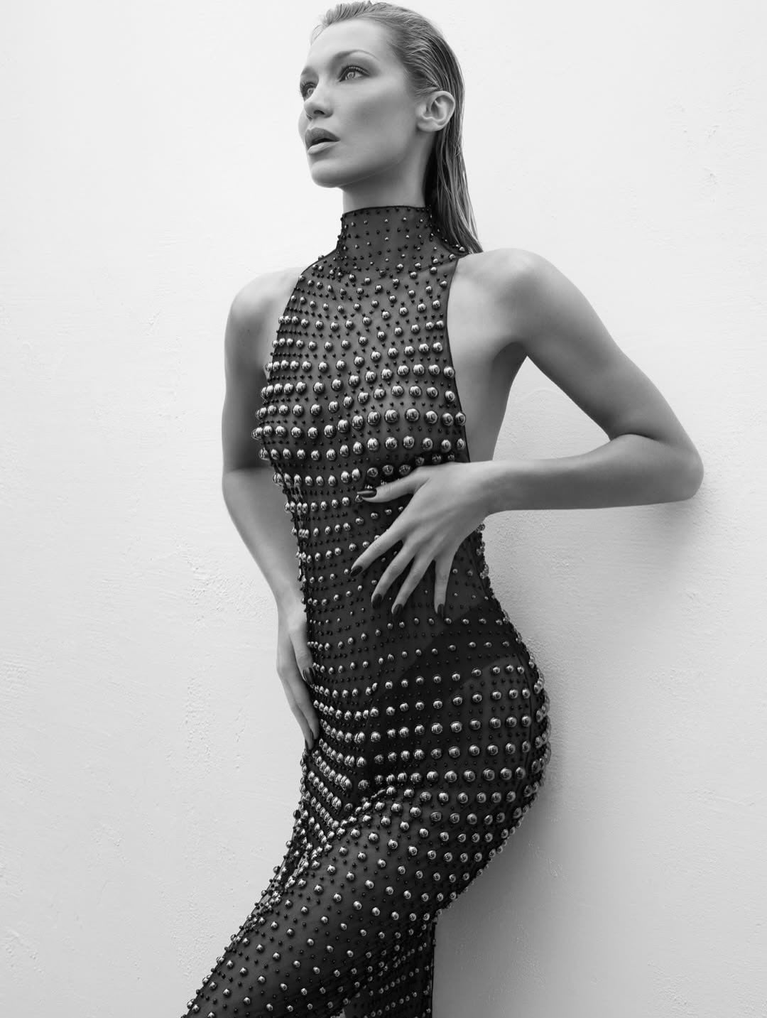 بيلا حديد تقود أول دار أزياء من Revolve 