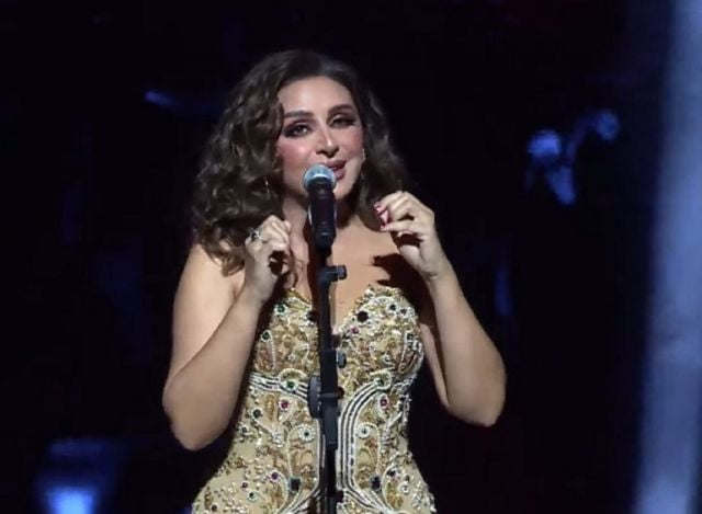 أنغام توجّه رسالة للجمهور خلال حفلها في السعودية وسط هتافاتهم 