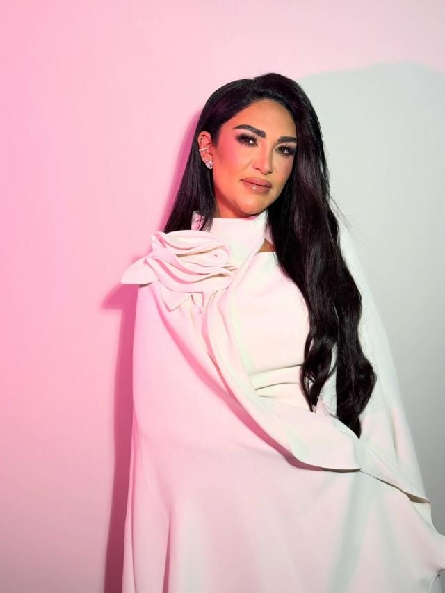 الإعلامية سالي عبد السلام