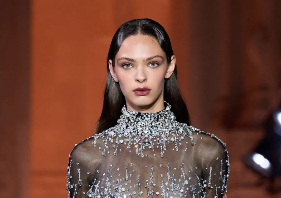 درجة ألوان البشرة البرونزية الأكثر جاذبية