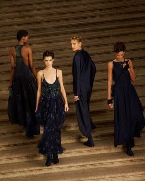 الفساتين الضيقة الطويلة.. سر الأناقة والجاذبية في العيد