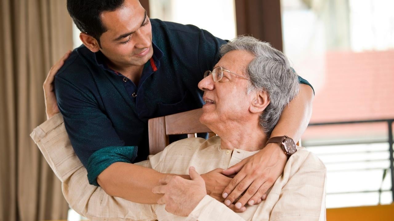 رؤية الميت في المنام يتكلم معك ويعانقك رؤية الميت في المنام يتكلم معك ويعانقك