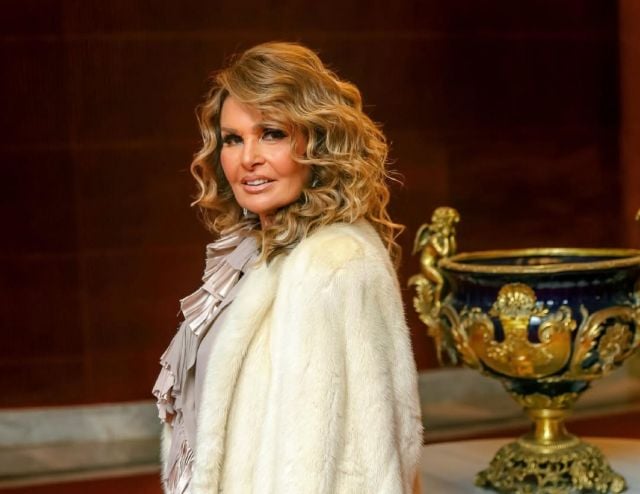 يسرا توجّه رسالة مؤثرة لزملائها بعد احتفالهم بيوم ميلادها