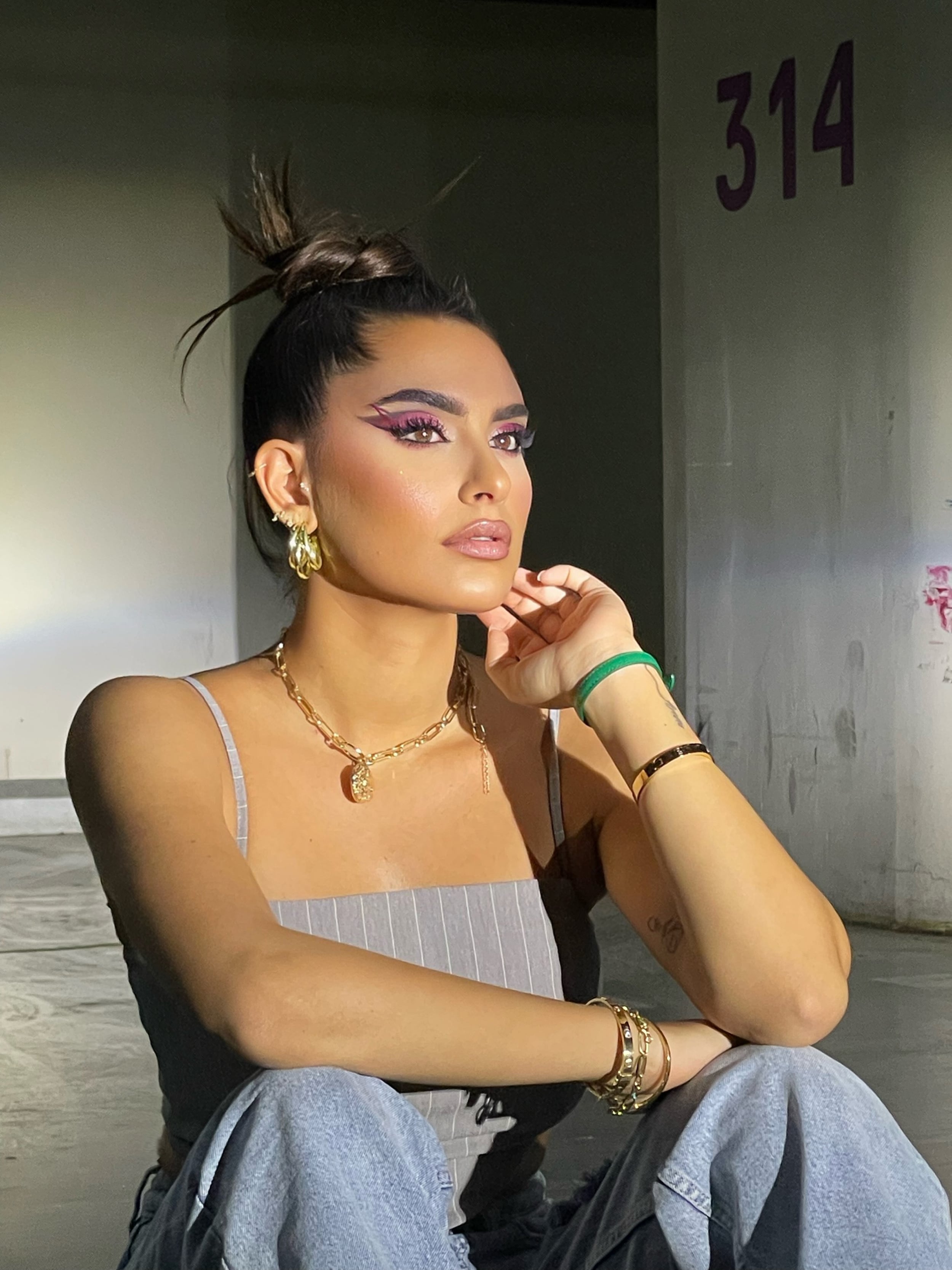 راغدة تالين كيومجيان راغدة تالين كيومجيان