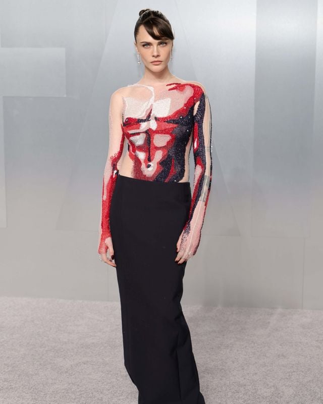 كارا ديليفين على السجادة الحمراء