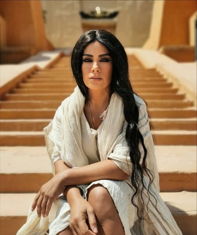 الفنانة صبا مبارك