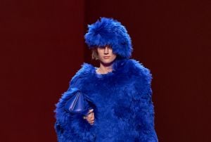 Bottega Veneta حوار بين الصرامة والأنوثة