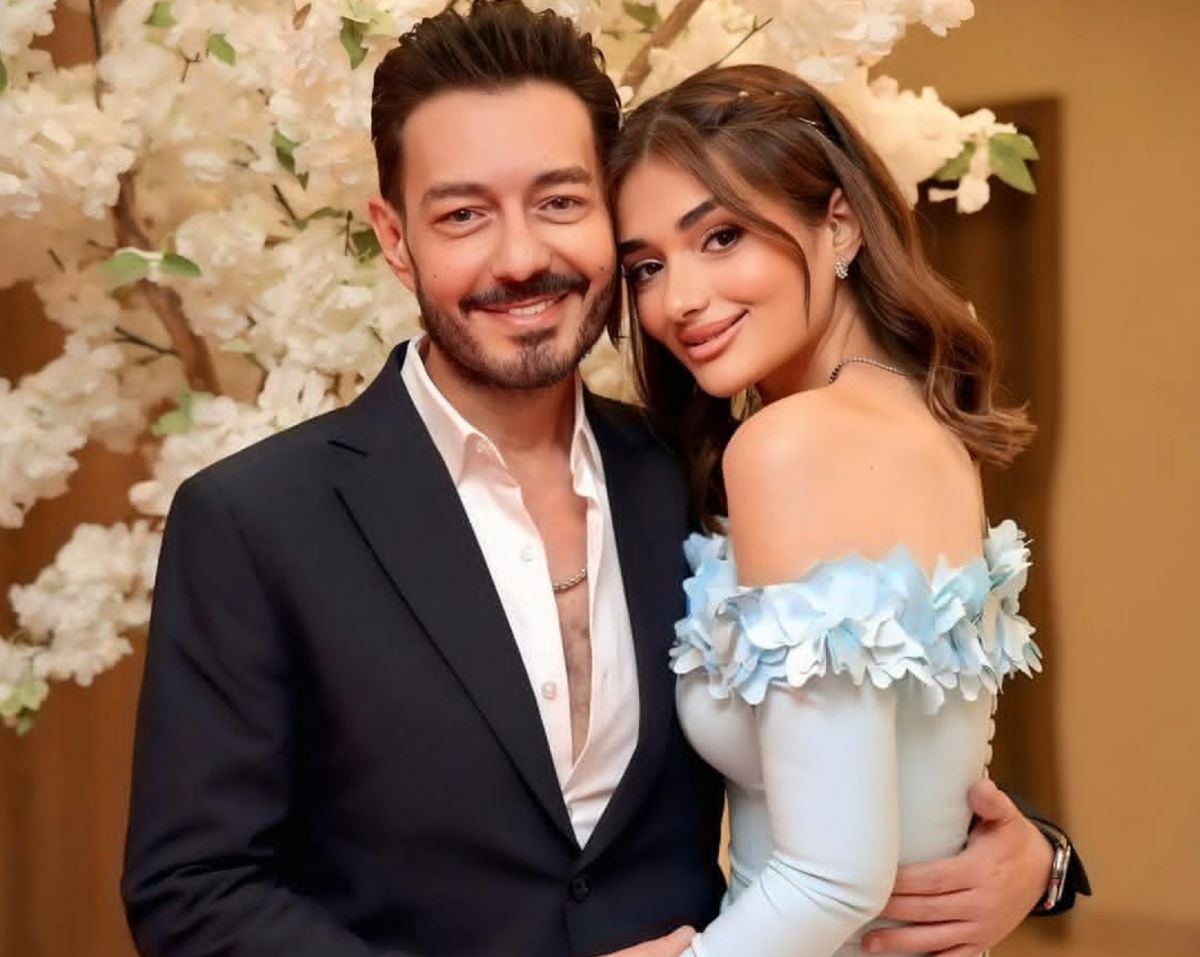 ملك أحمد زاهر لوالدها بعد خطوبتها: 