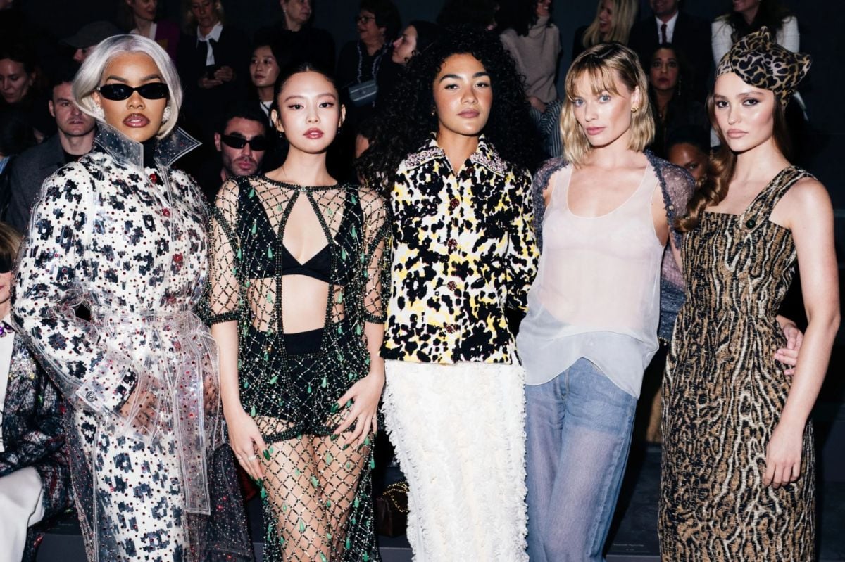 أبرز إطلالات النجمات في عرض مجموعة Chanel لخريف 2026