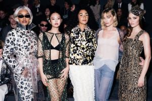 أبرز إطلالات النجمات في عرض مجموعة Chanel لخريف 2026