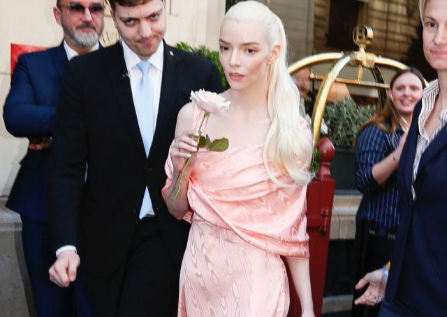 ديور 2026: أناقة النجمات تتألق في باريس