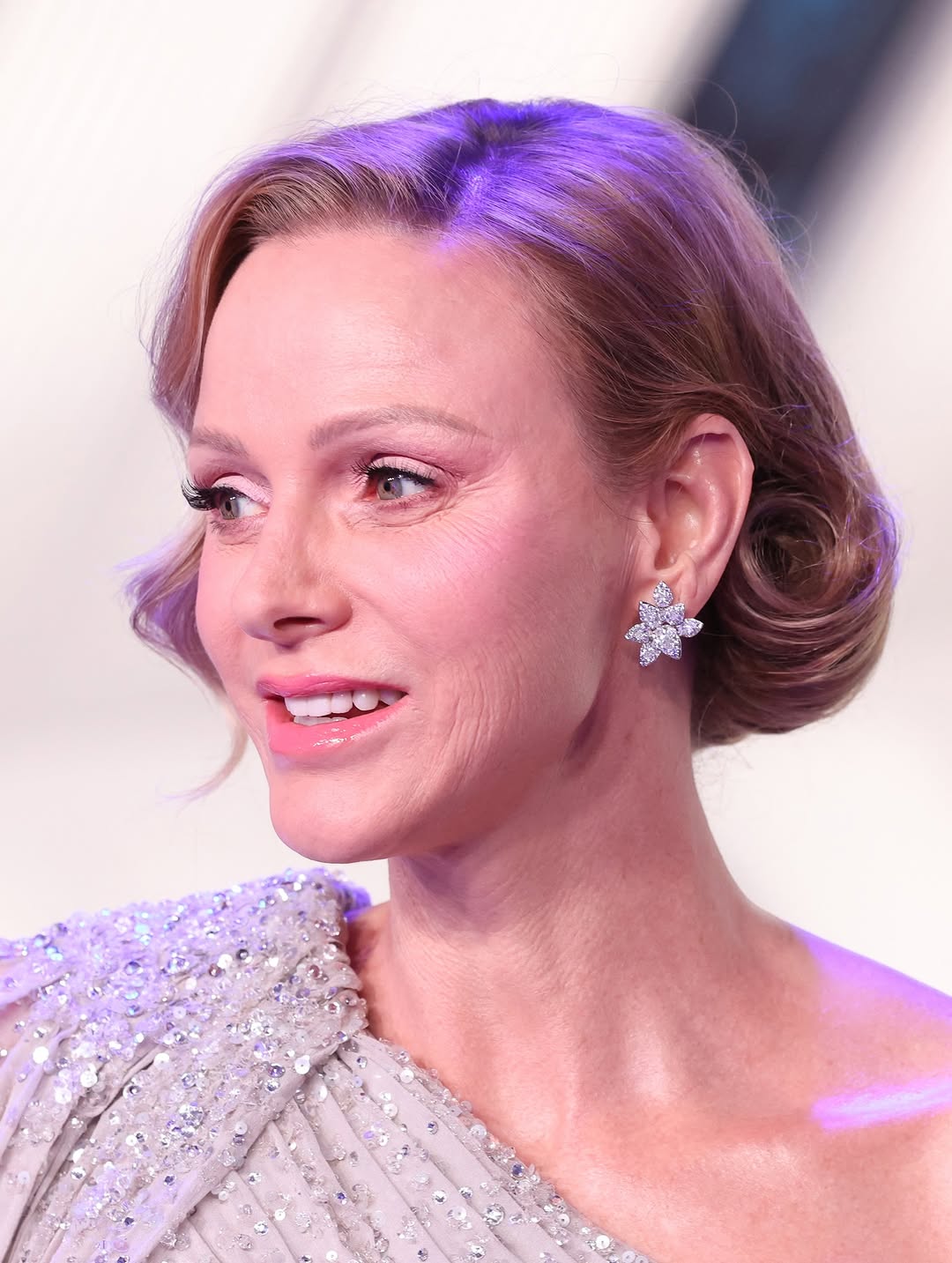 الأميرة شارلين بمجوهرات ماسية ناعمة