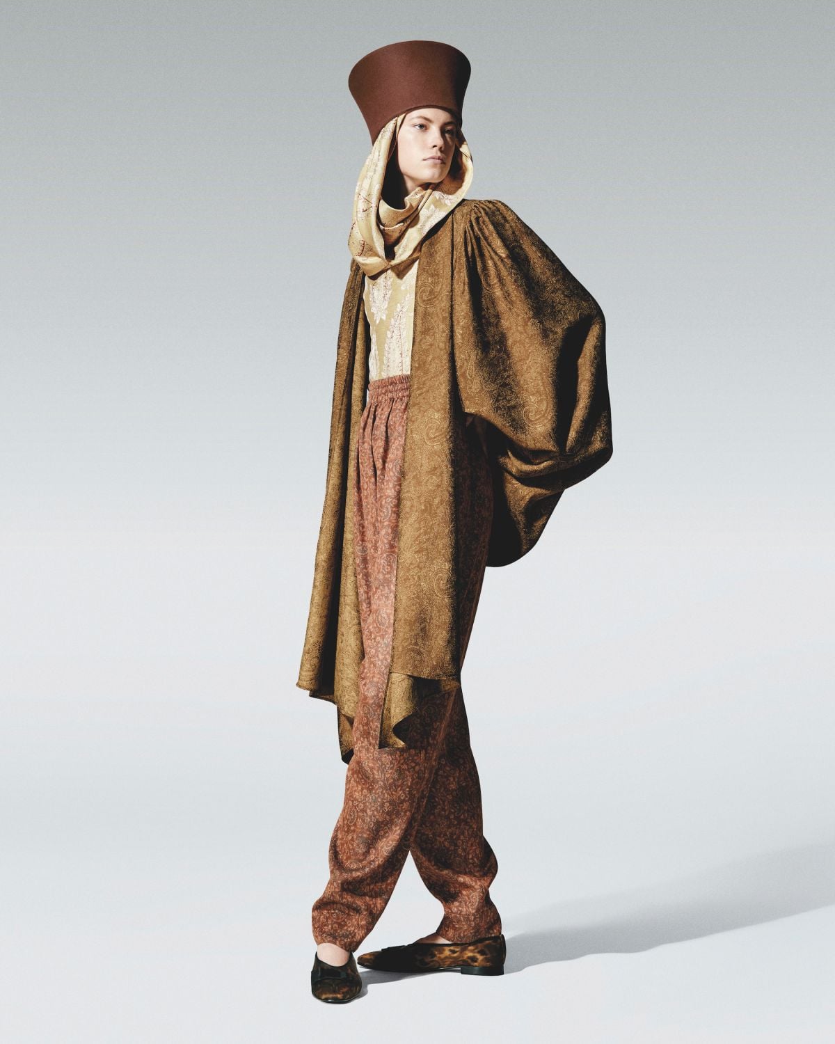 مجموعة Loro Piana لخريف 2026 وسحر الألوان الترابية 