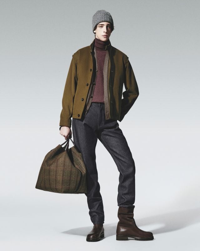 الملابس الرجالية تتميز بتصاميمها البسيطة