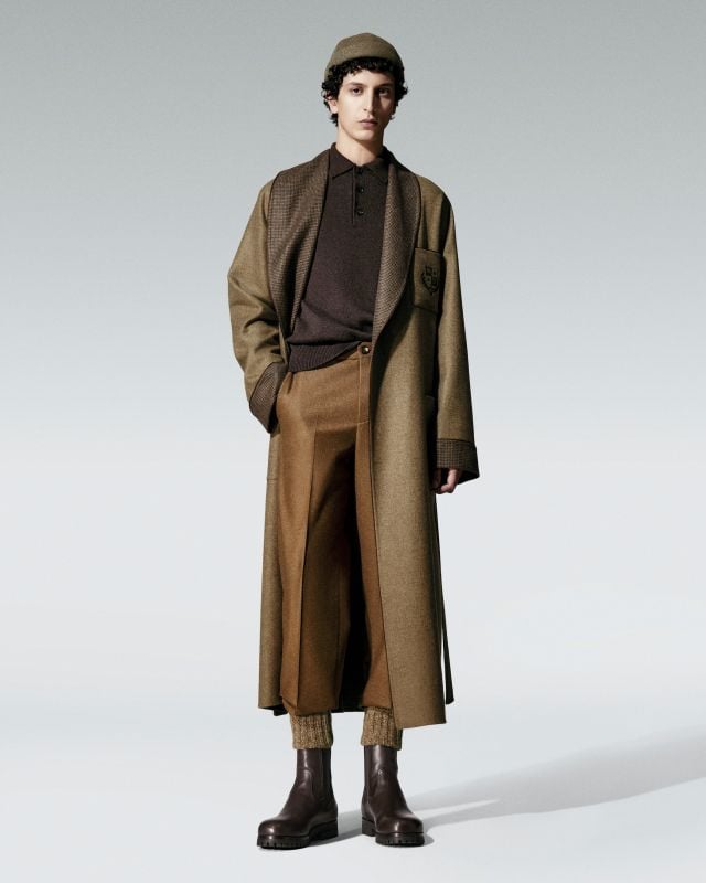 الملابس الرجالية تتميز بتصاميمها البسيطة