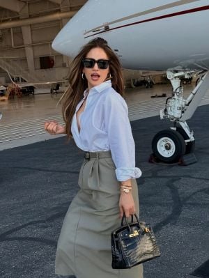 جينيفر لوبيز تكرر إطلالتها في مطارين مختلفين 